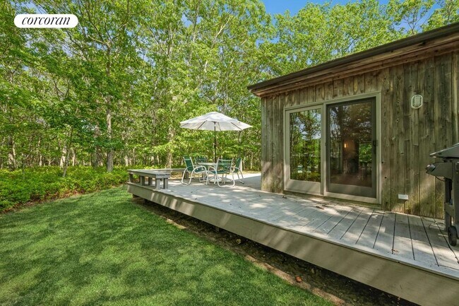 Building Photo - 16 Peconic Hills Ct
