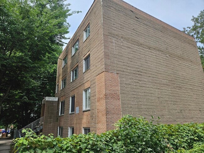 Building Photo - 85 Munroe St