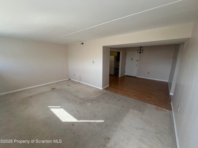 Building Photo - 220 Linden St