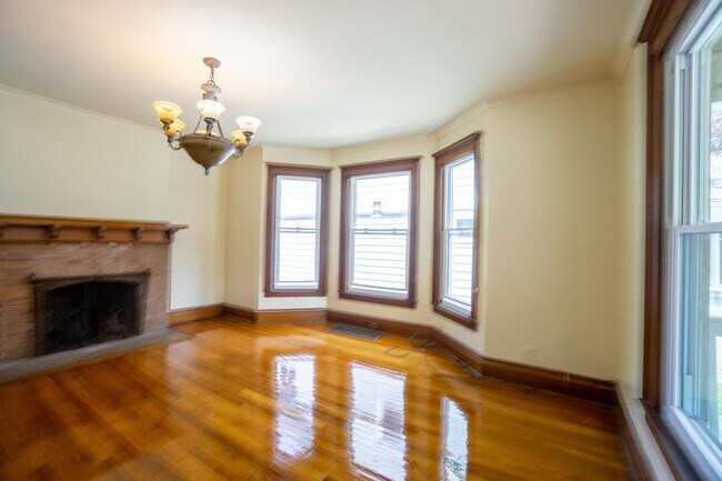 Building Photo - Spacious Single Family Home Available 8/1/25