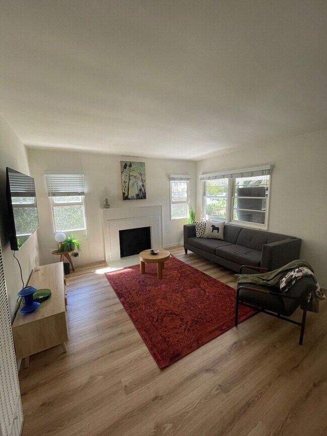 Foto del edificio - 4457 Berryman Ave