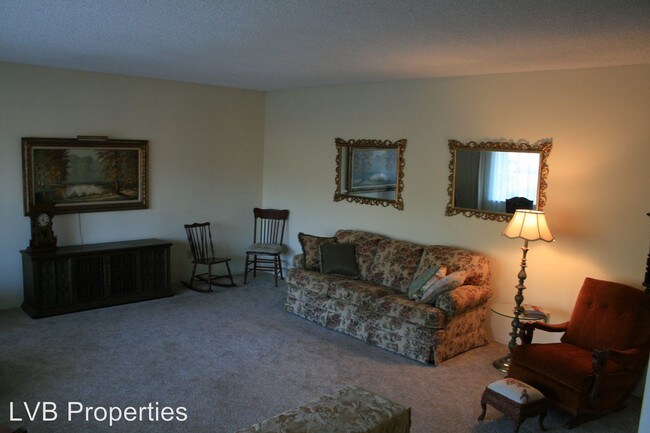 Building Photo - 5233 Hillcrest Dr