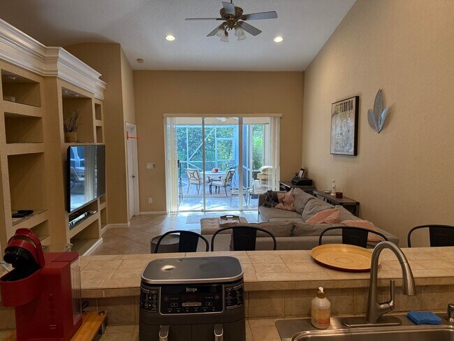 Building Photo - 328 W Coral Trace Cir