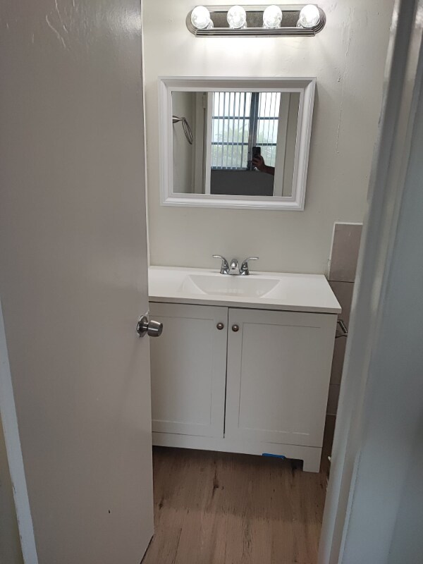 Foto del edificio - 3181 W Hallandale Beach Blvd