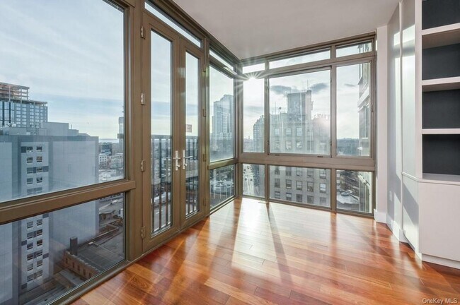 Foto del edificio - 175 Huguenot St