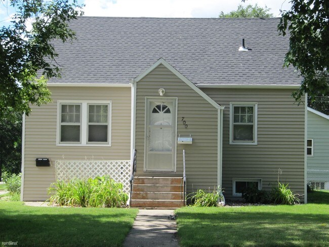 Building Photo - 700 N 20th St