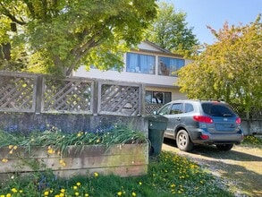 Building Photo - 1405 W 5th St