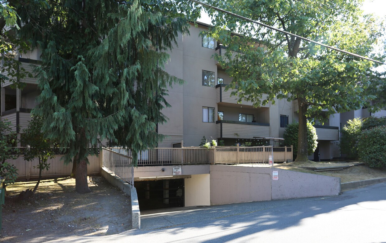 Building Photo - Yorkshire Apartments