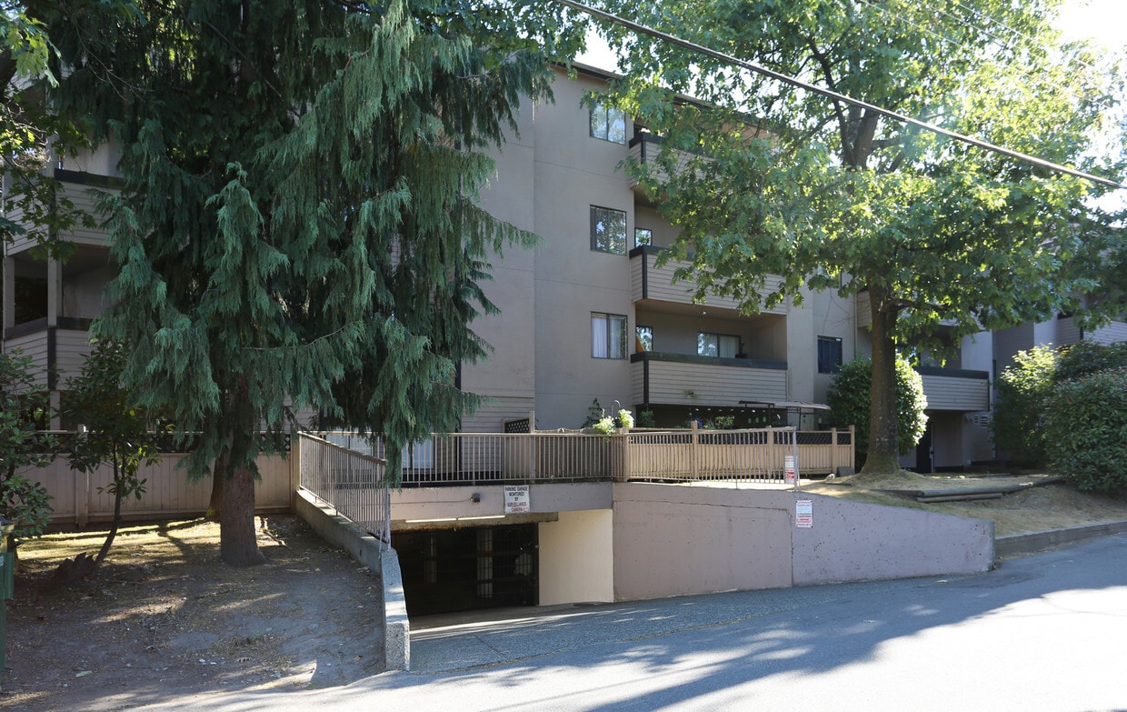 Photo du bâtiment - Yorkshire Apartments