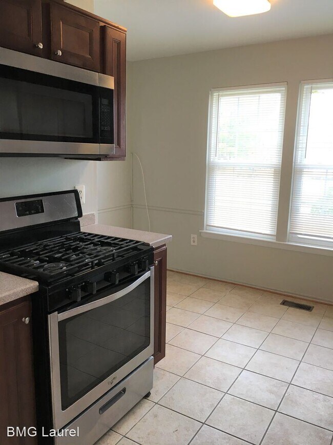 Building Photo - 3 br, 2.5 bath House - 7018 Roslyn Ave