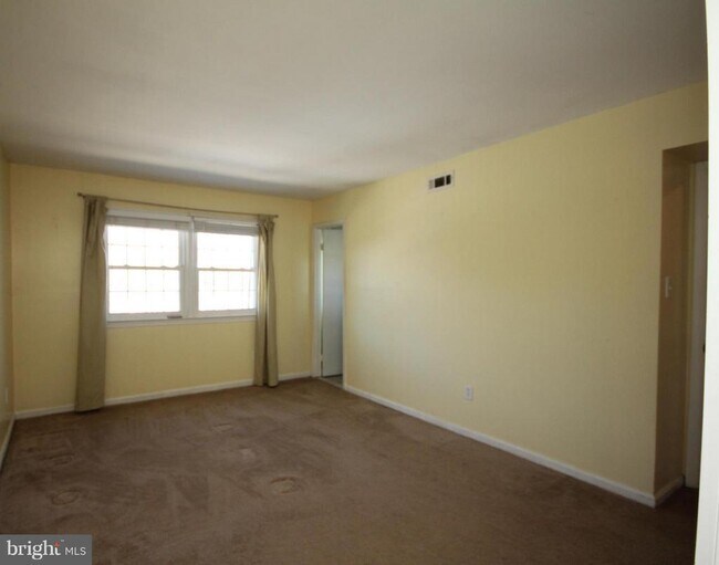 Foto del edificio - 317 Center St N