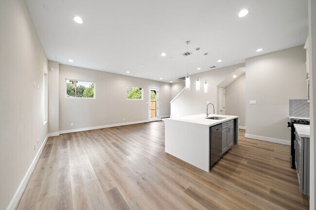 Foto del edificio - Brand New Home in Esther Acres!