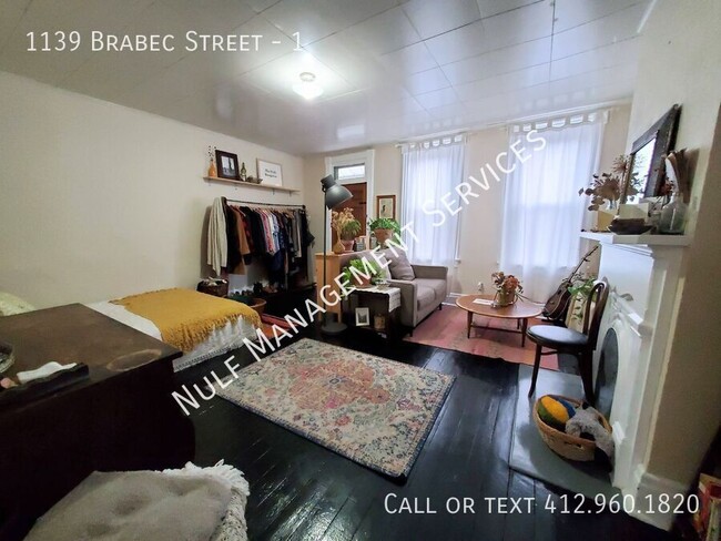 Building Photo - 1139 Brabec St