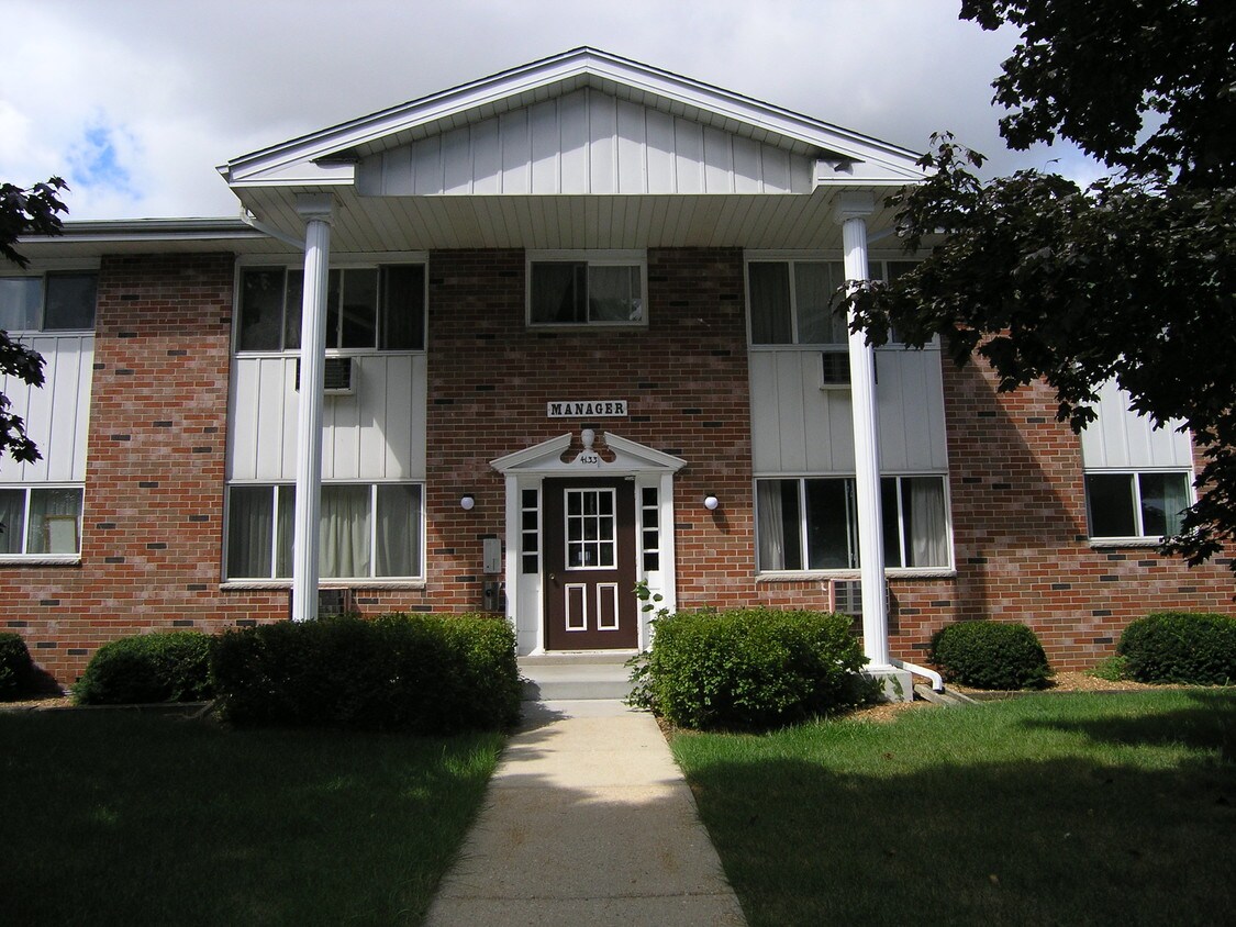 Primary Photo - 4133 S Pine Ave