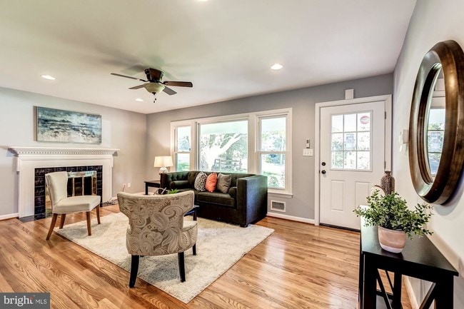 Building Photo - 306 Broadleaf Dr NE