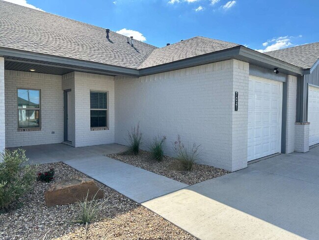 Foto del edificio - Brand new townhomes in Frenship East!