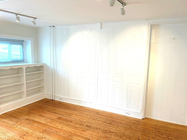 Living Room - 508 Central Ave