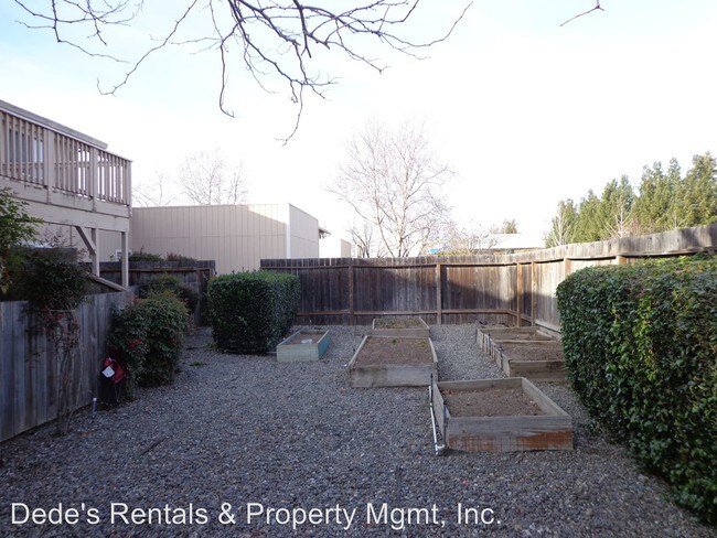 Building Photo - 8276 Lancaster Dr