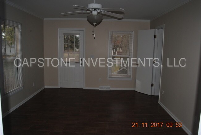 Building Photo - 2815 S Ridge Ave