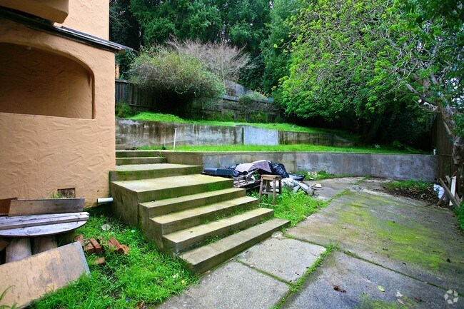 Building Photo - 43 Marquard Ave