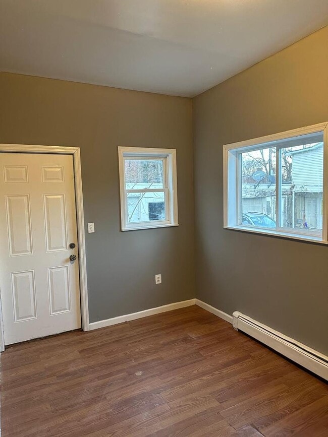 Building Photo - 168 Renwick St