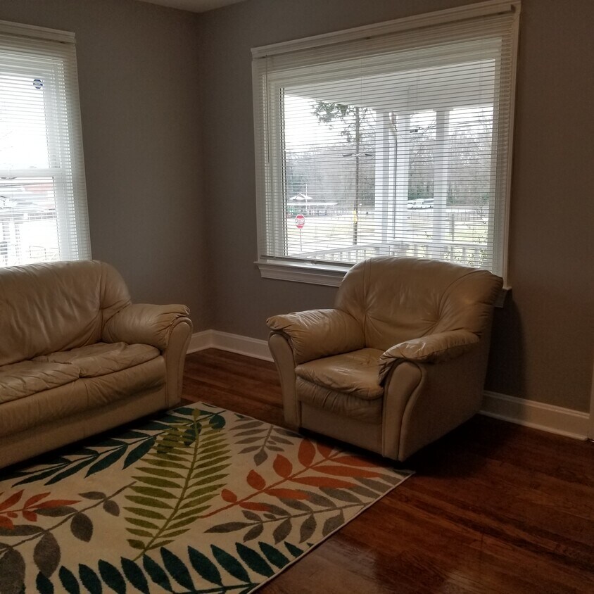 living room - 1609 Cannon Ave