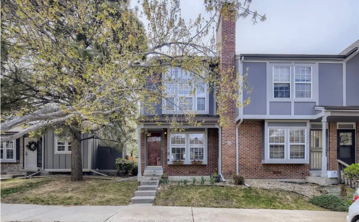 Primary Photo - 1263 S Flower Cir