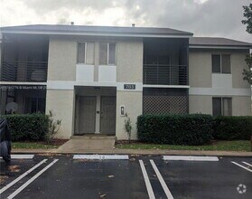 Building Photo - 703 Gardens Dr