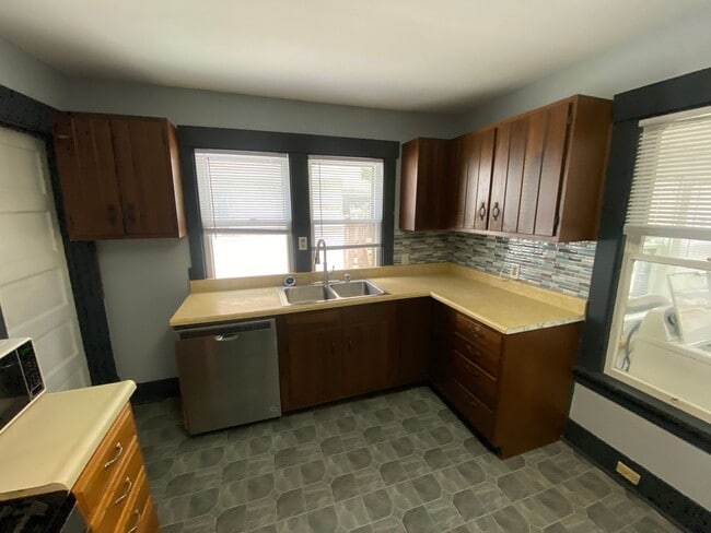 Photo - 1427 S Washington St Apartment