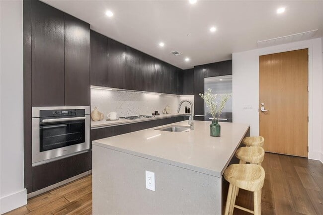 Building Photo - 501 West Ave