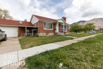 Building Photo - 1082 28th St