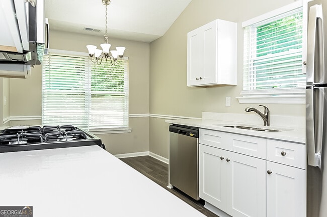 Foto del edificio - 350 Summer Hill Cir