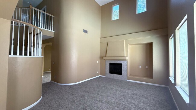 Building Photo - 4 Bed/ 2.5 bath house with Pool/Spa