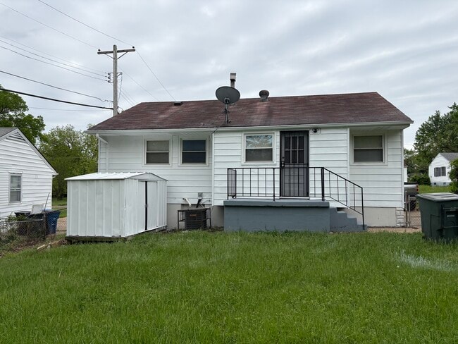 Building Photo - 411 Cameron Rd