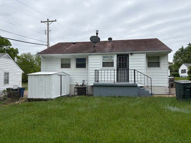 Foto del edificio - 411 Cameron Rd
