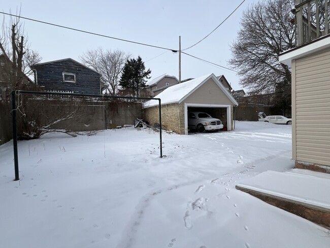 Building Photo - 722 S 22nd St