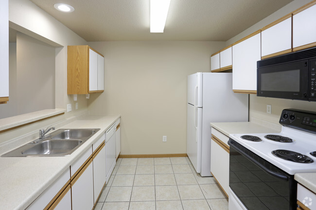 2BR, 2BA - 880 SF - Osgood Townsite Apartments