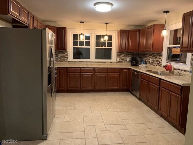Foto del edificio - 4 br, 1.5 bath House - 121 Frambes Ave