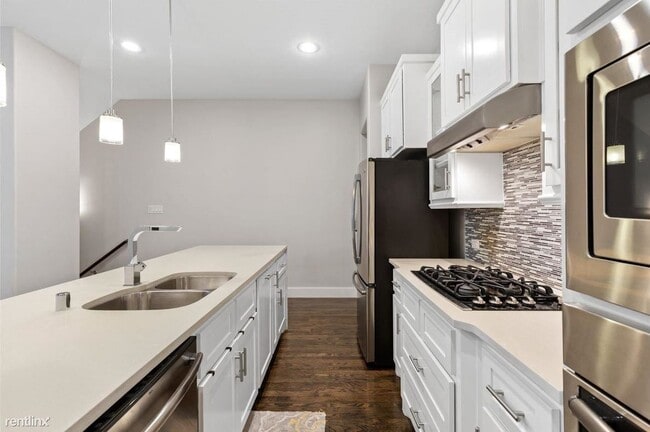 Building Photo - 2 br, 2.5 bath Townhome - 3020 Clamath Dr