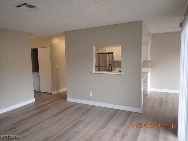 Foto del edificio - 4571 Carriage Park Dr