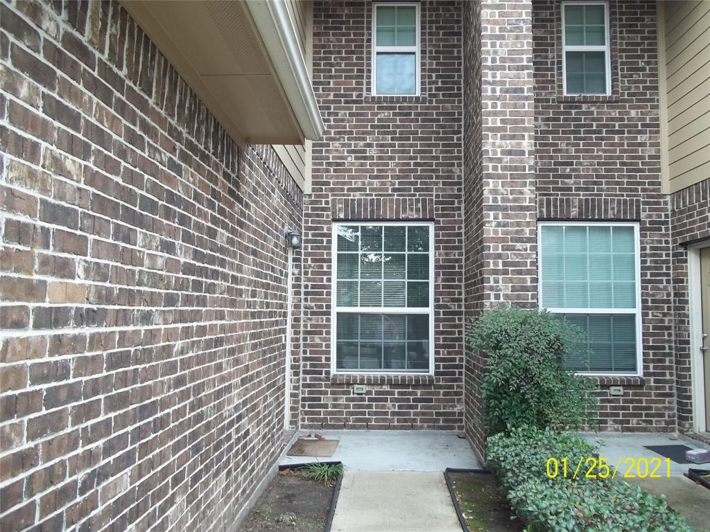 375 E Adoue St, Alvin, TX 77511 Condo for Rent in Alvin, TX