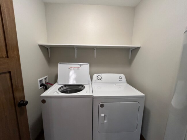 Foto del edificio - 1731 W 5th St