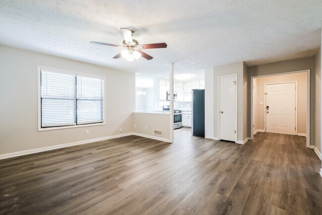 Foto del edificio - 5503 Springwood Ln