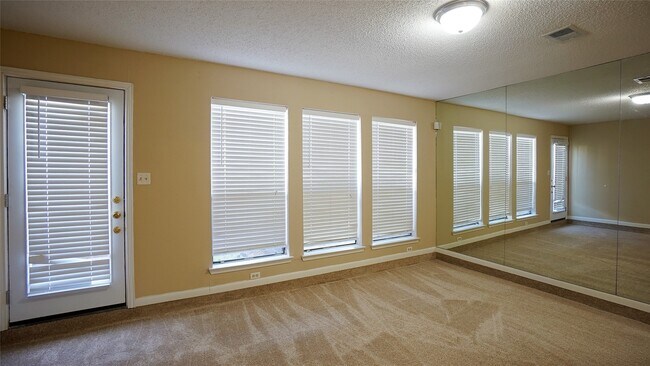 Building Photo - 2277 S Kirkwood Rd