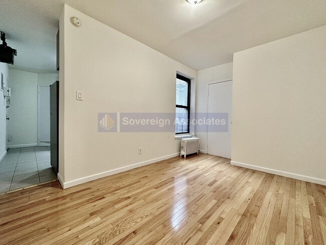 Building Photo - 401 E 68th St