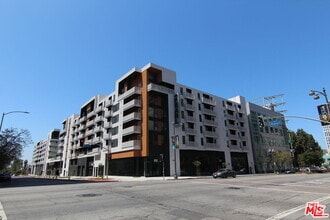 Building Photo - 687 S Hobart Blvd