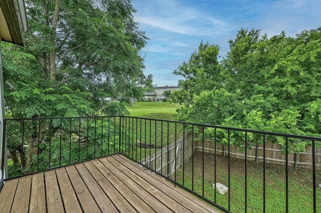 Foto del edificio - 702 Castle Ridge Rd