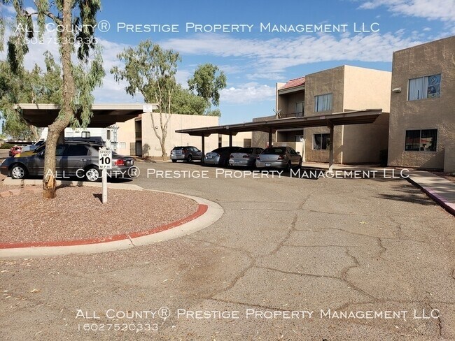 Building Photo - 2832 E Marconi Ave