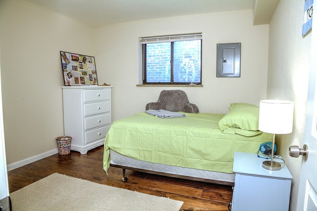 Equal sized bedrooms - 3960 W Pine Blvd