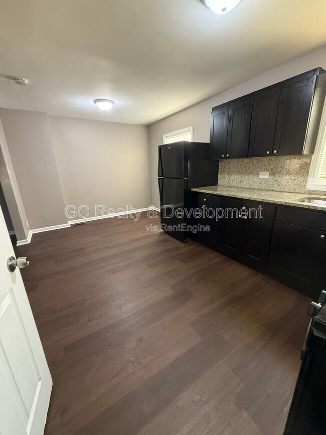 Foto del edificio - 9528 S Chappel Ave